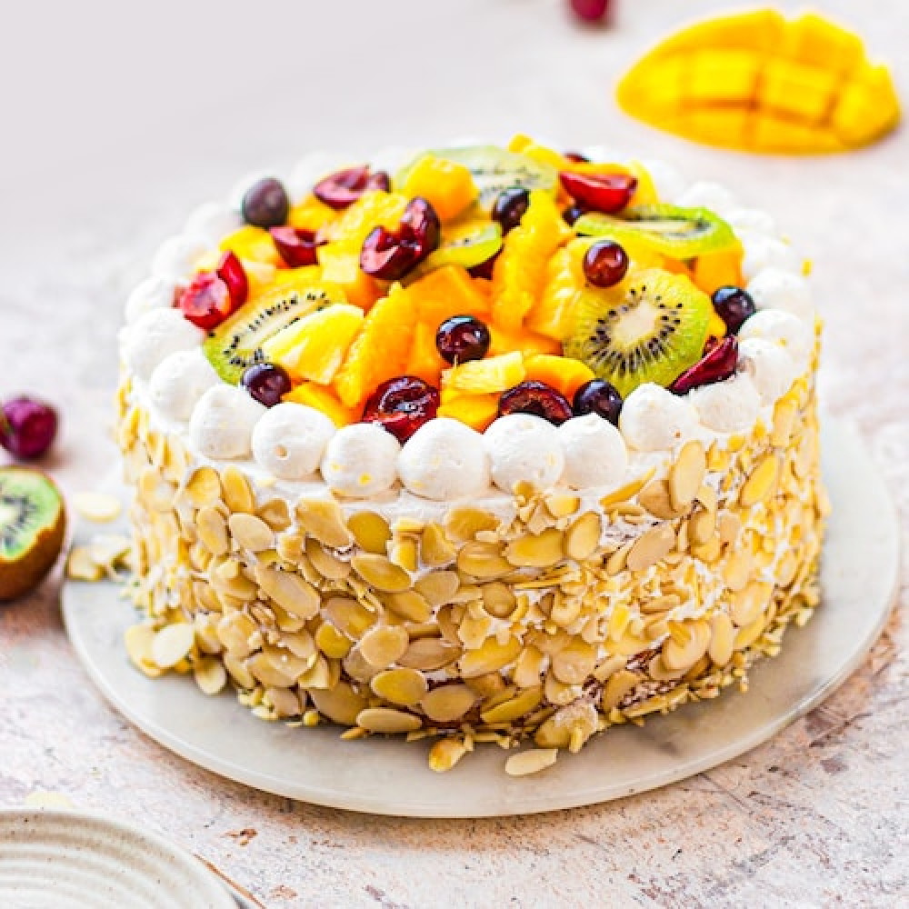 Customised birthday cake in Mixed Fruit flavour 😋🎂 #nav_thebaker  #egglesscake #birthday #celebration #pastrychef | Instagram